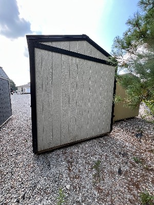 8x12’ Kennel dog house on the lot in Hartville - photo 3 of 4