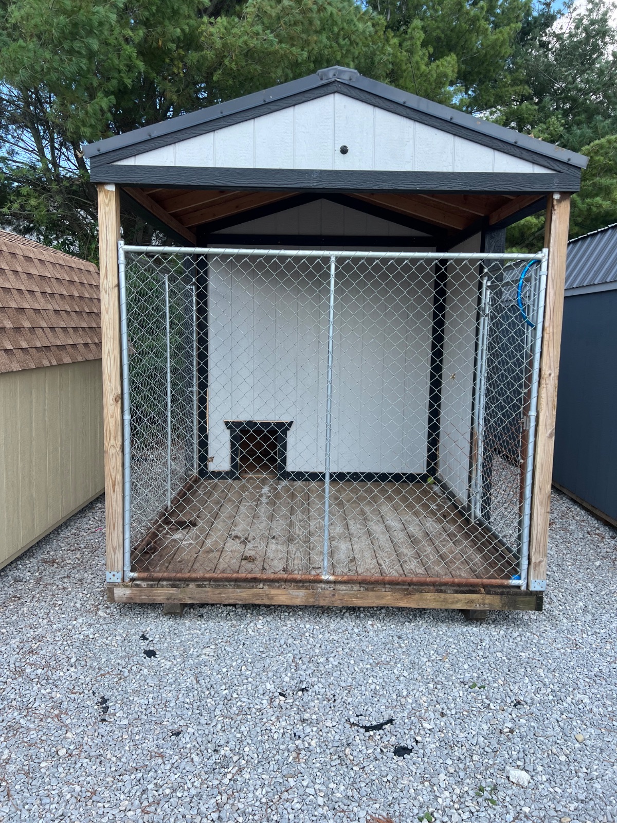 8x12’ Kennel dog house on the lot in Hartville - photo 1 of 4
